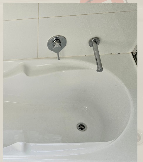 Bathtub after deep clean