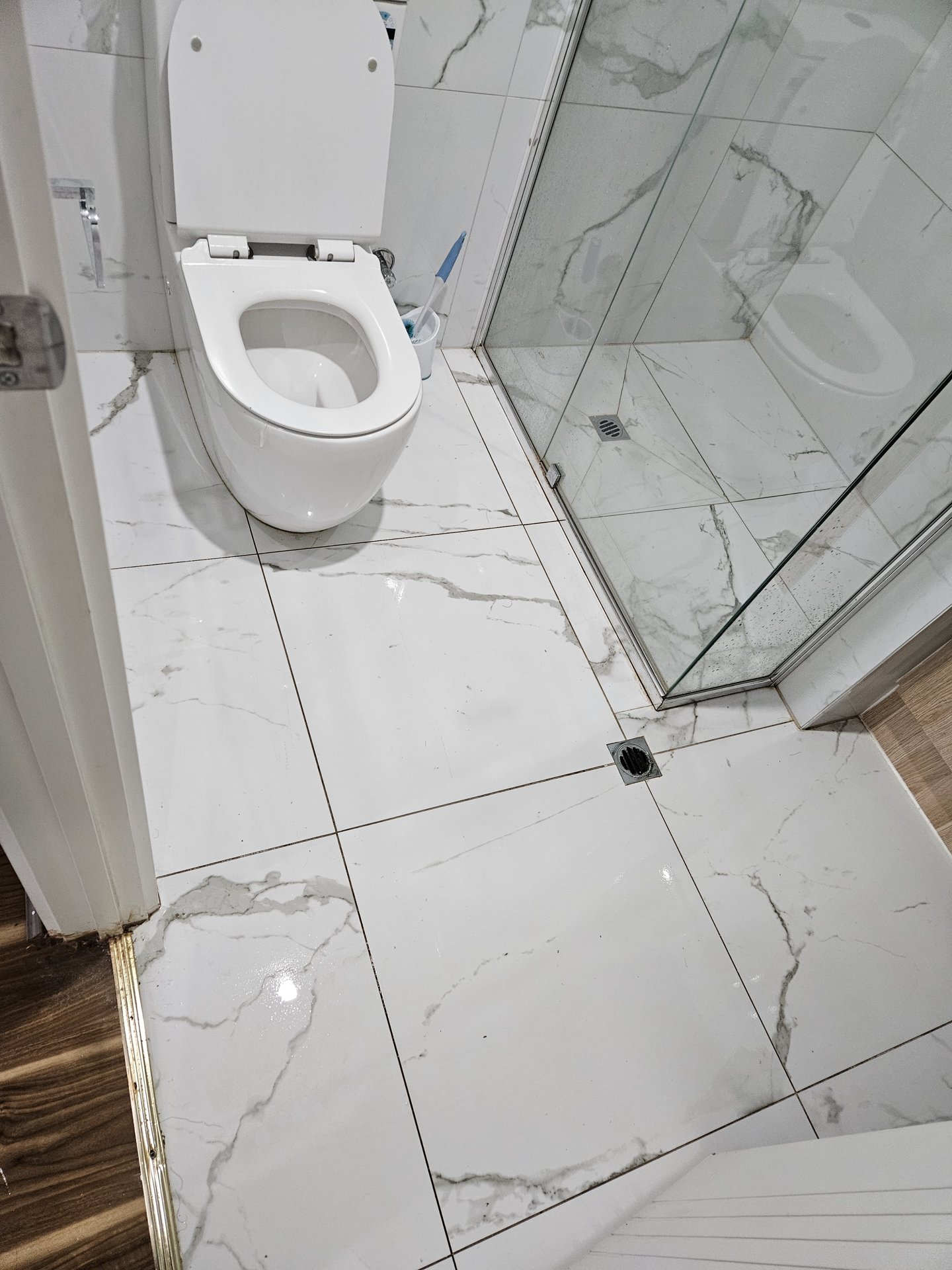Ensuite bathroom cleaned and sanitised