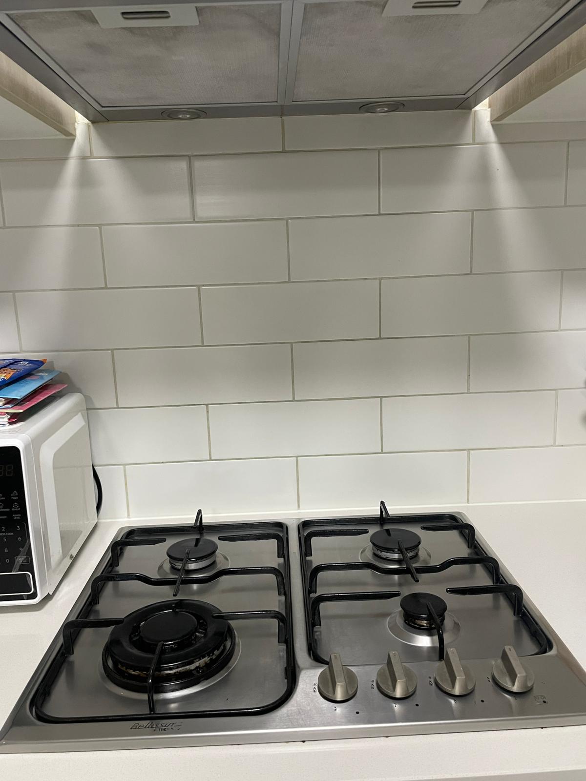 Gas stovetop and tiled splashback cleaned