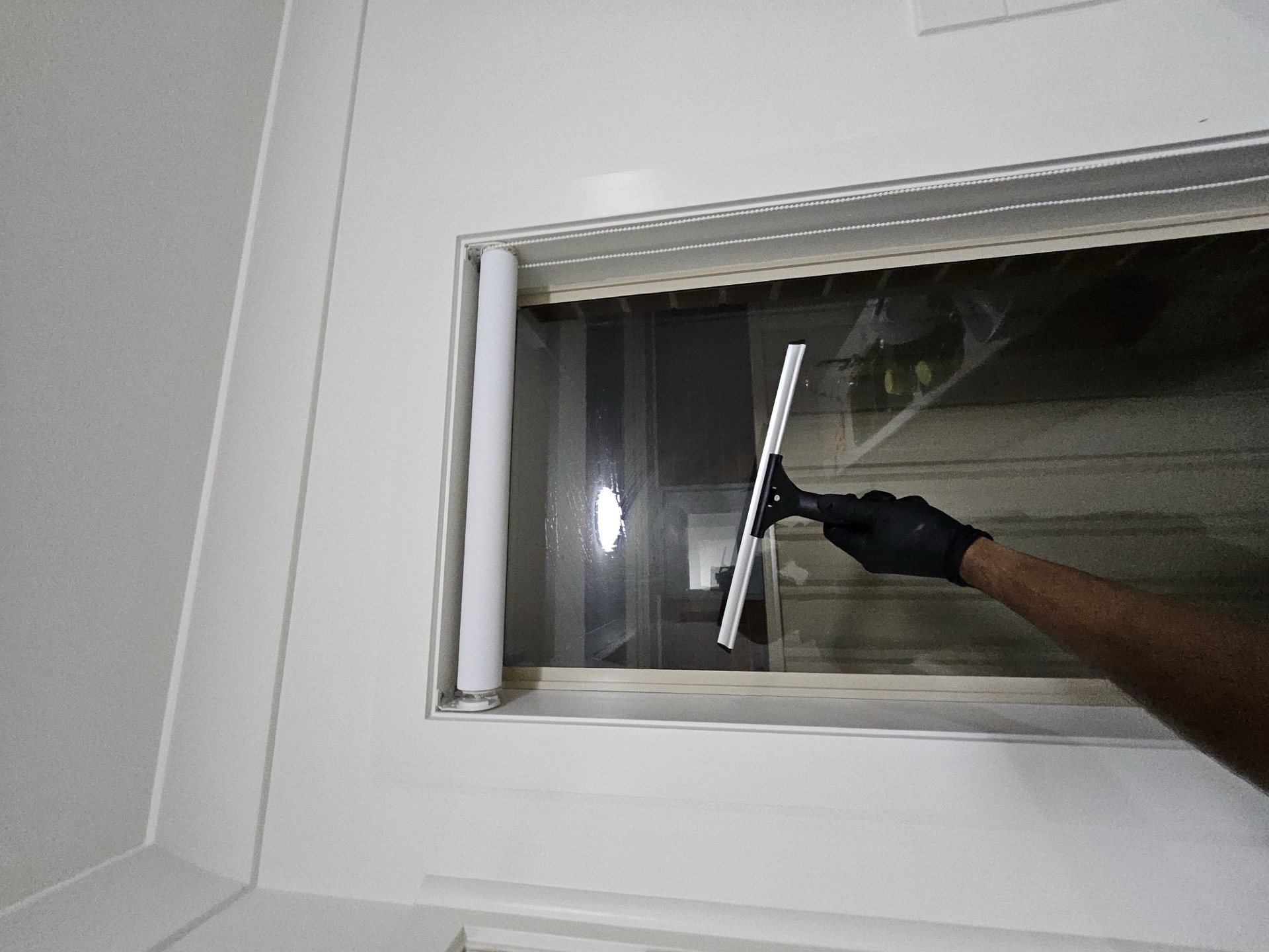 Window cleaning streak-free finish