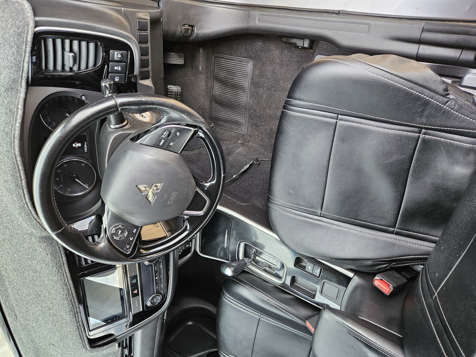 SUV exterior polishing result